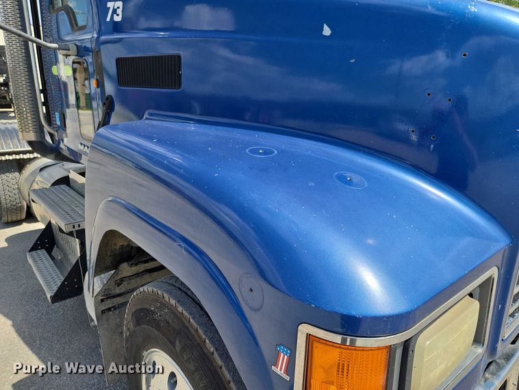 image for item EV1588 2012 Mack CHU613 semi truck