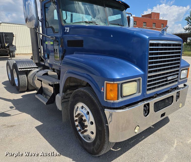 image for item EV1588 2012 Mack CHU613 semi truck
