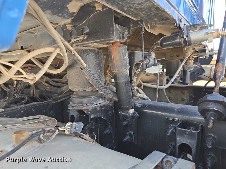 image for item EV1588 2012 Mack CHU613 semi truck