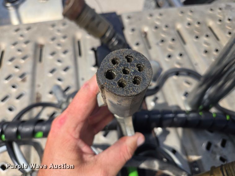 image for item EV1588 2012 Mack CHU613 semi truck