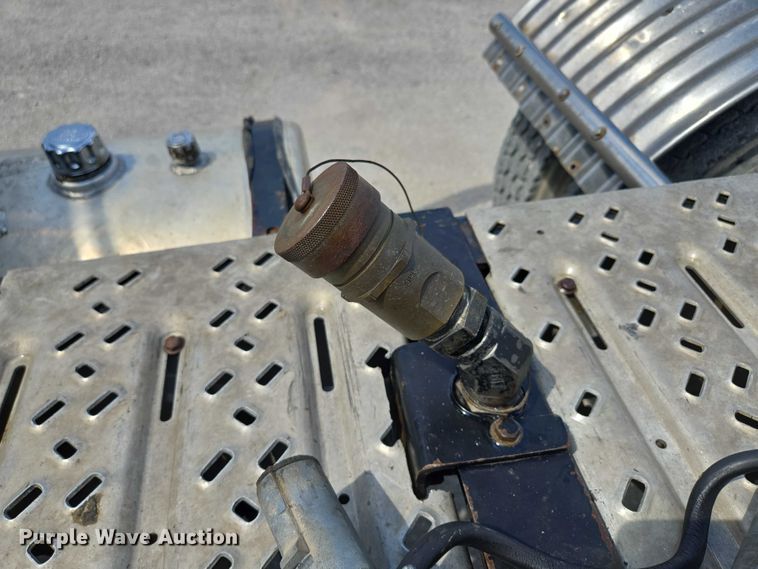 image for item EV1588 2012 Mack CHU613 semi truck