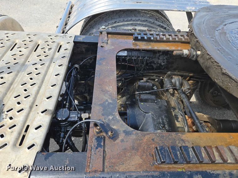 image for item EV1588 2012 Mack CHU613 semi truck