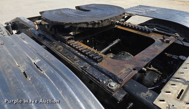 image for item EV1588 2012 Mack CHU613 semi truck