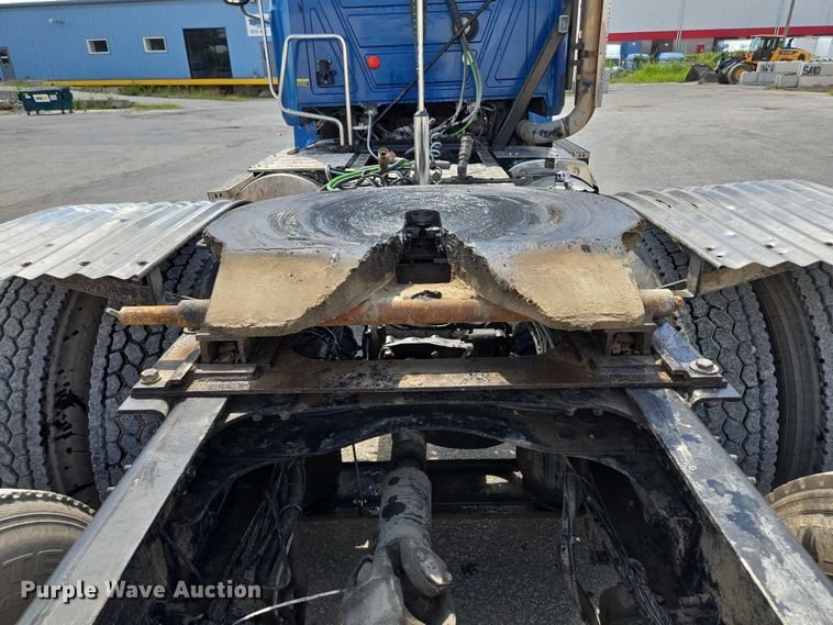 image for item EV1588 2012 Mack CHU613 semi truck