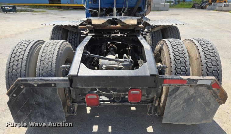 image for item EV1588 2012 Mack CHU613 semi truck