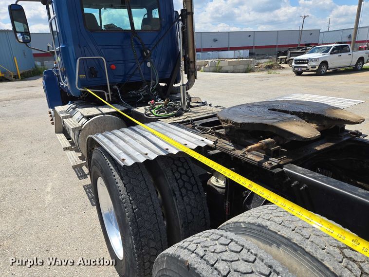 image for item EV1588 2012 Mack CHU613 semi truck