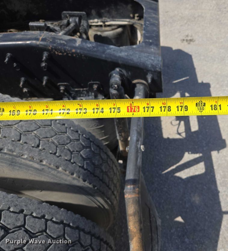 image for item EV1588 2012 Mack CHU613 semi truck