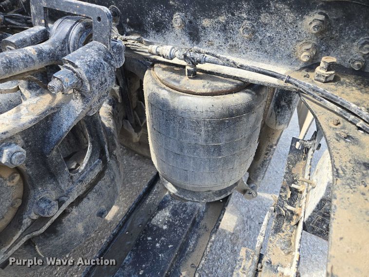 image for item EV1588 2012 Mack CHU613 semi truck