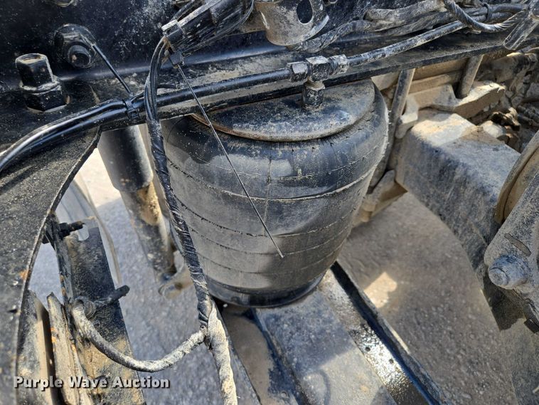 image for item EV1588 2012 Mack CHU613 semi truck