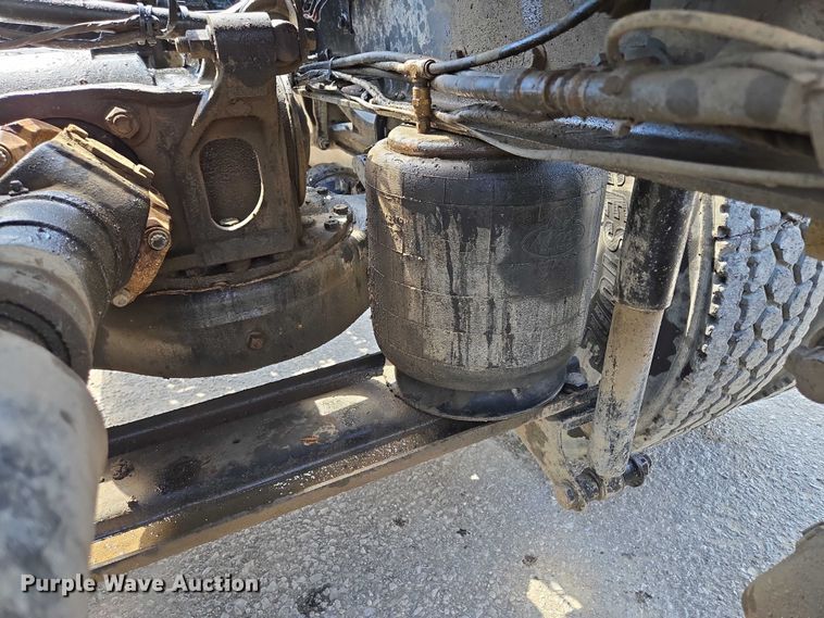 image for item EV1588 2012 Mack CHU613 semi truck