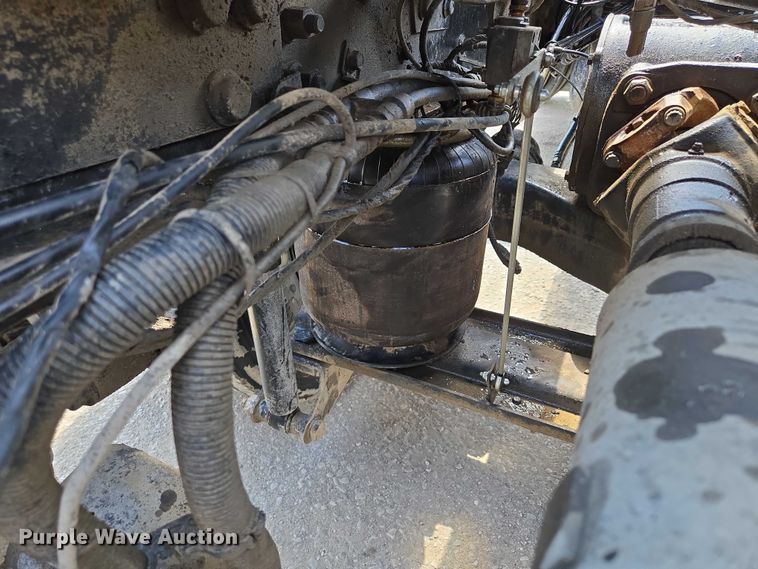 image for item EV1588 2012 Mack CHU613 semi truck