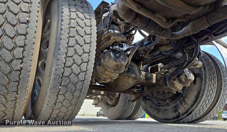 image for item EV1588 2012 Mack CHU613 semi truck