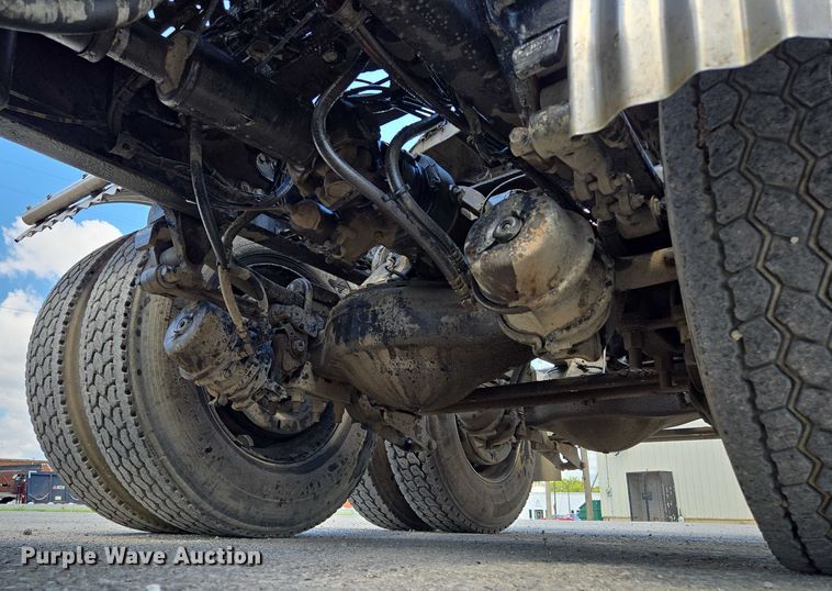 image for item EV1588 2012 Mack CHU613 semi truck