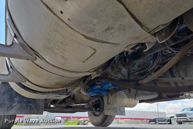 image for item EV1588 2012 Mack CHU613 semi truck