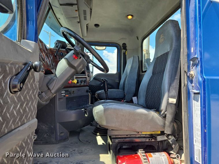 image for item EV1588 2012 Mack CHU613 semi truck