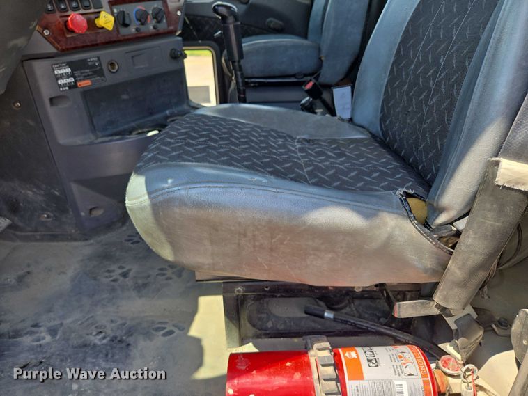 image for item EV1588 2012 Mack CHU613 semi truck