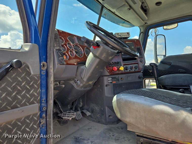 image for item EV1588 2012 Mack CHU613 semi truck