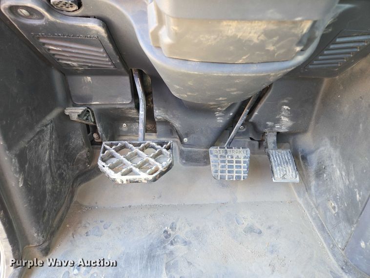 image for item EV1588 2012 Mack CHU613 semi truck