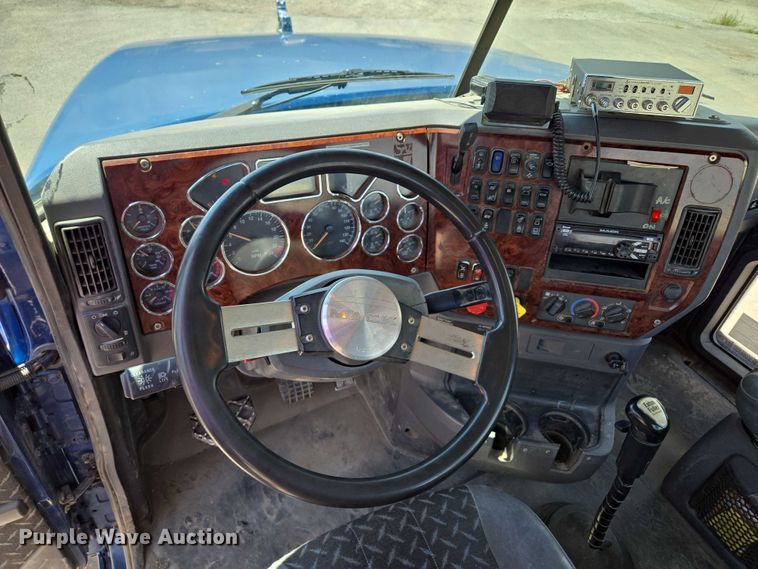 image for item EV1588 2012 Mack CHU613 semi truck