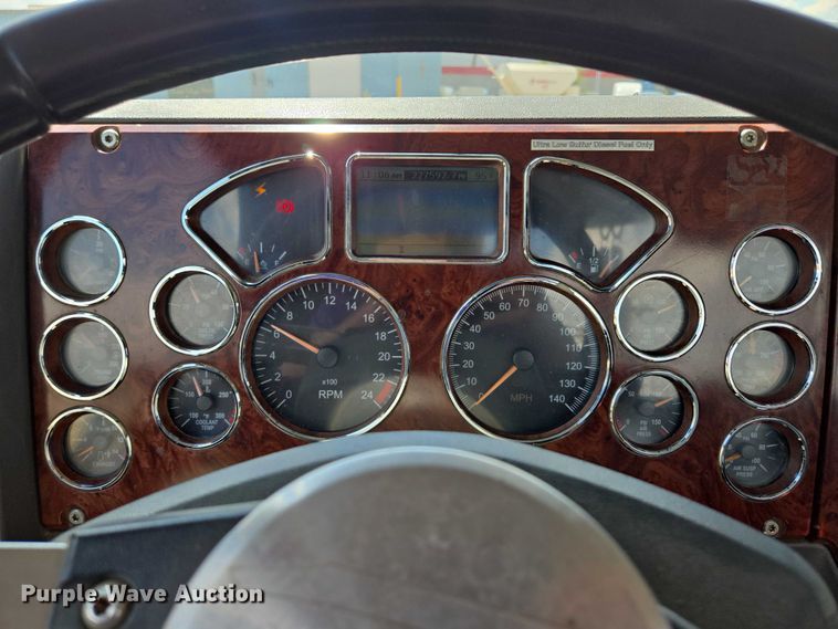 image for item EV1588 2012 Mack CHU613 semi truck