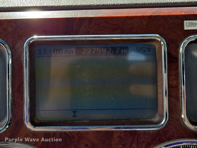 image for item EV1588 2012 Mack CHU613 semi truck