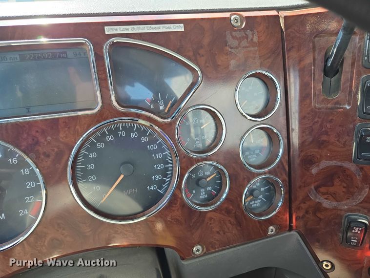 image for item EV1588 2012 Mack CHU613 semi truck