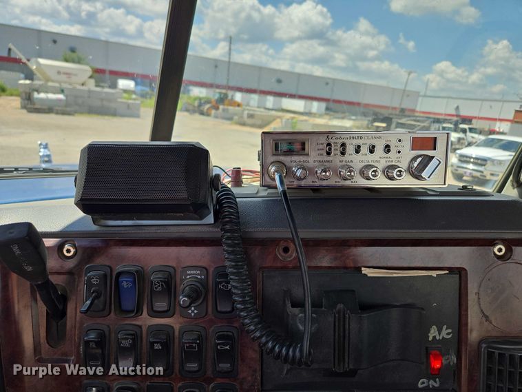 image for item EV1588 2012 Mack CHU613 semi truck