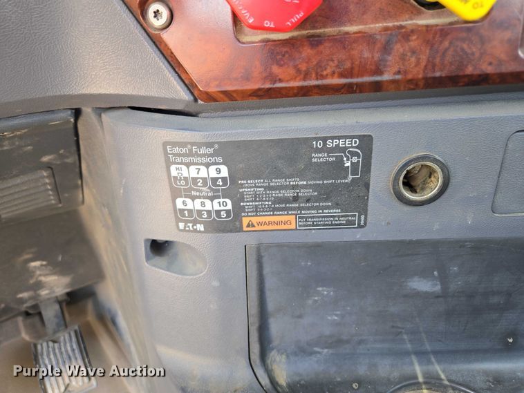 image for item EV1588 2012 Mack CHU613 semi truck