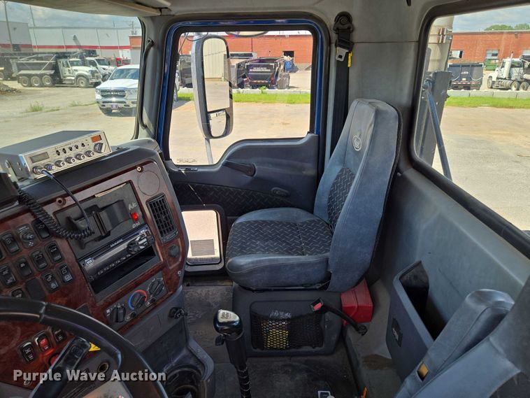 image for item EV1588 2012 Mack CHU613 semi truck