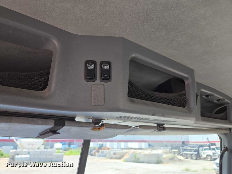 image for item EV1588 2012 Mack CHU613 semi truck