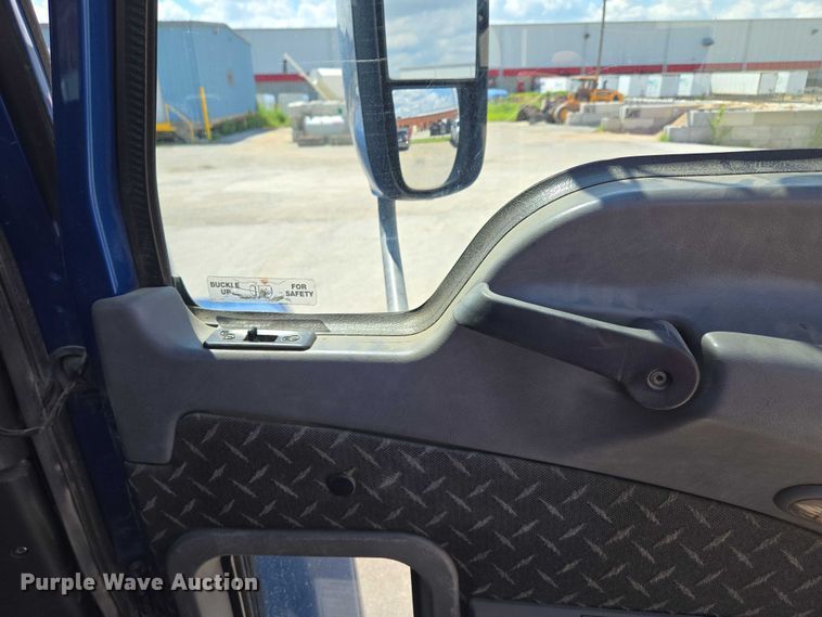 image for item EV1588 2012 Mack CHU613 semi truck