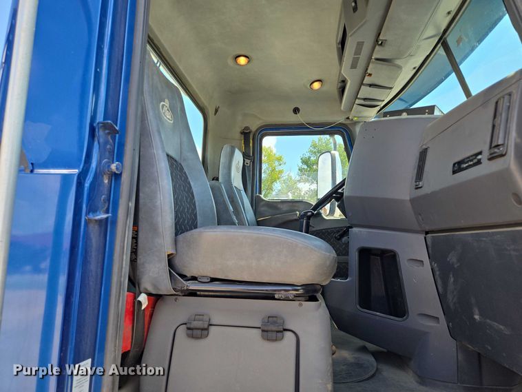 image for item EV1588 2012 Mack CHU613 semi truck