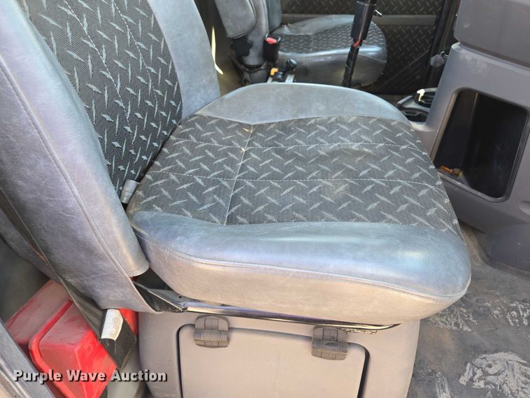 image for item EV1588 2012 Mack CHU613 semi truck