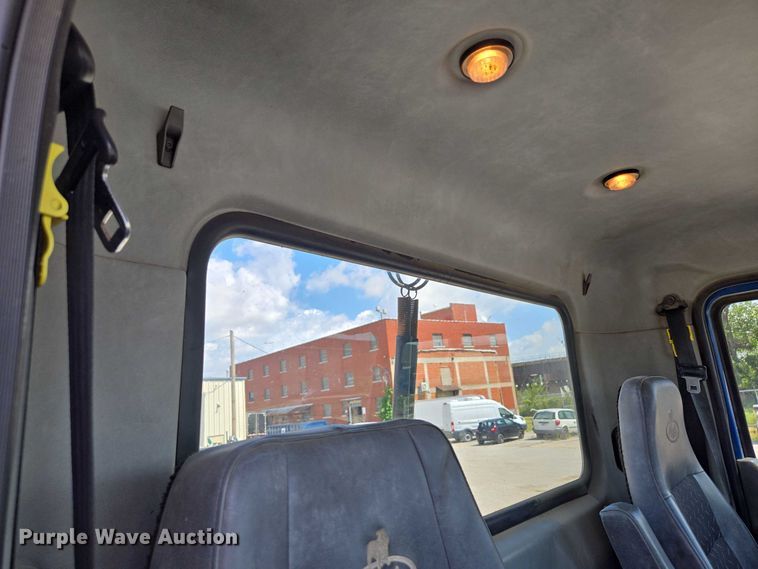 image for item EV1588 2012 Mack CHU613 semi truck