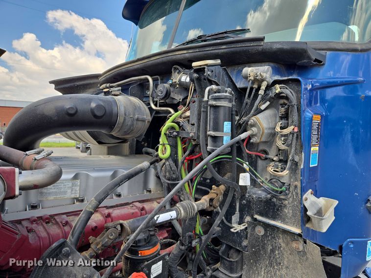 image for item EV1588 2012 Mack CHU613 semi truck