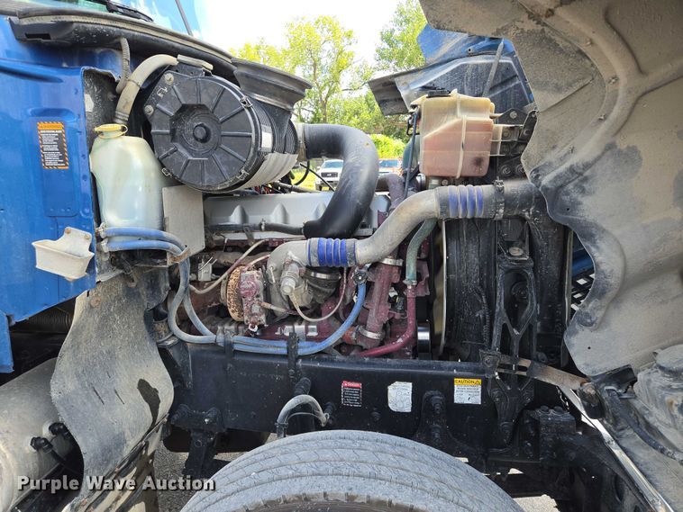 image for item EV1588 2012 Mack CHU613 semi truck