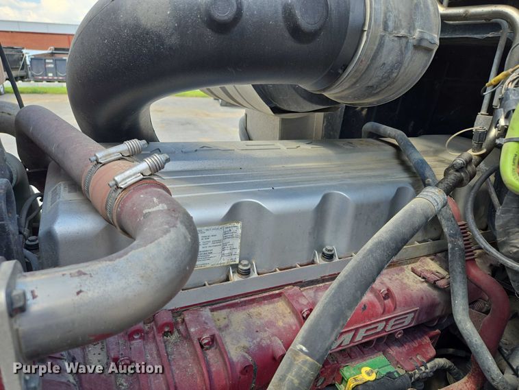 image for item EV1588 2012 Mack CHU613 semi truck