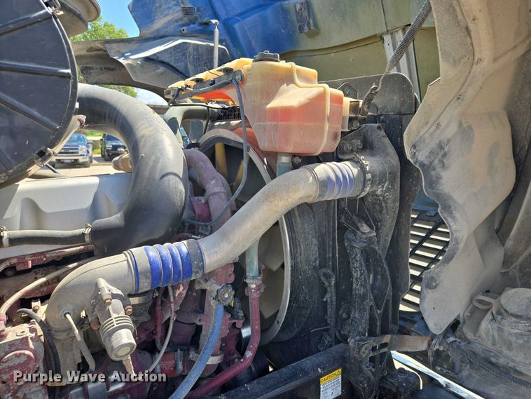 image for item EV1588 2012 Mack CHU613 semi truck