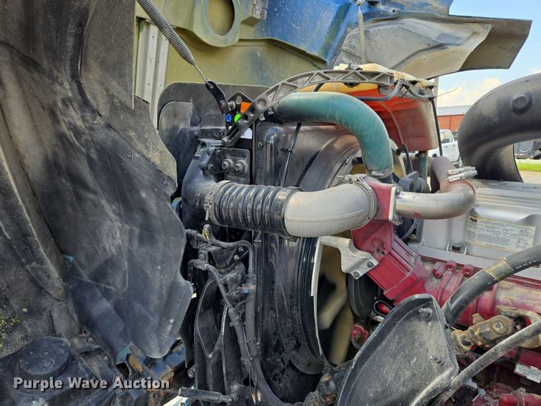 image for item EV1588 2012 Mack CHU613 semi truck