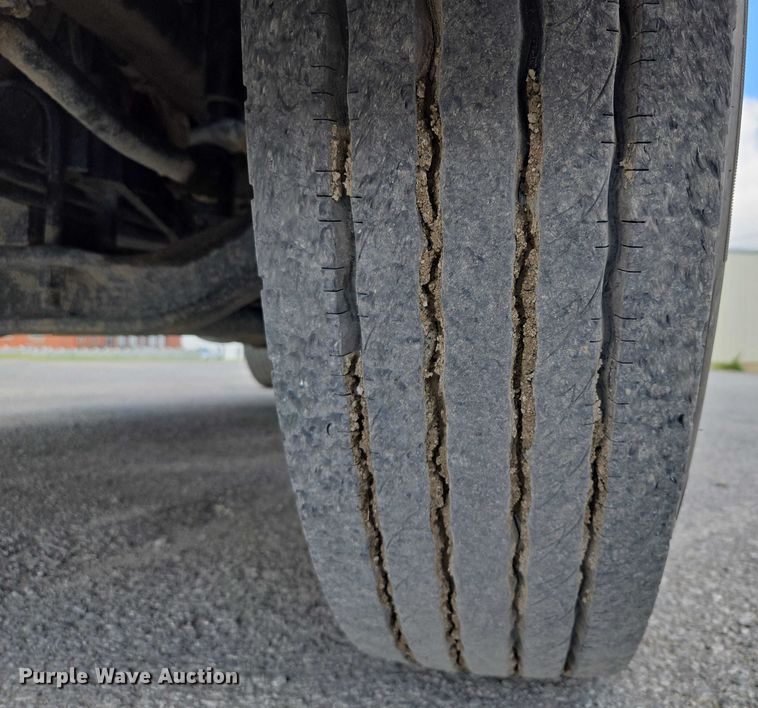 image for item EV1588 2012 Mack CHU613 semi truck