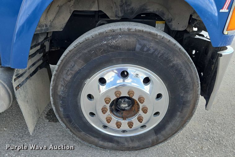 image for item EV1588 2012 Mack CHU613 semi truck