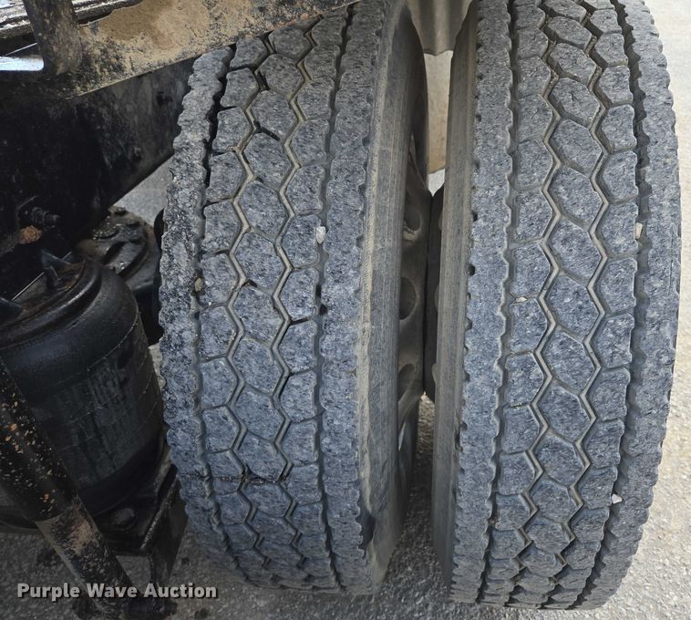 image for item EV1588 2012 Mack CHU613 semi truck