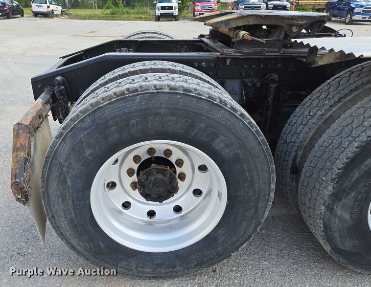 image for item EV1588 2012 Mack CHU613 semi truck