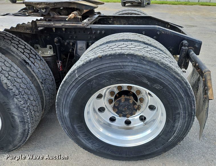 image for item EV1588 2012 Mack CHU613 semi truck