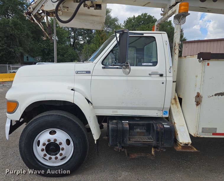 image for item EV1590 1997 Ford F800 digger derrick truck