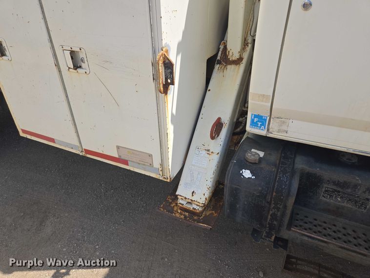 image for item EV1590 1997 Ford F800 digger derrick truck