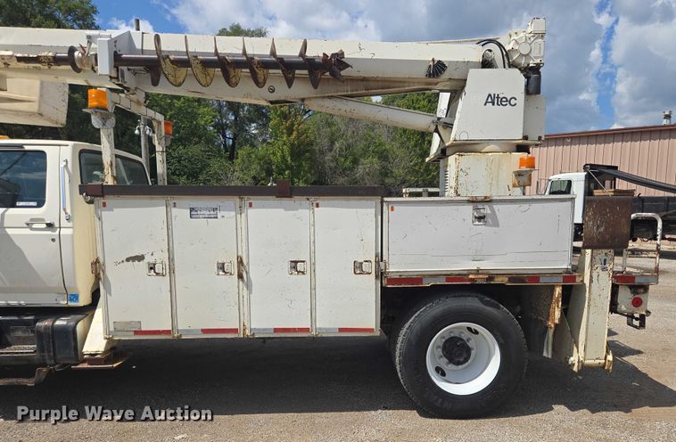 image for item EV1590 1997 Ford F800 digger derrick truck