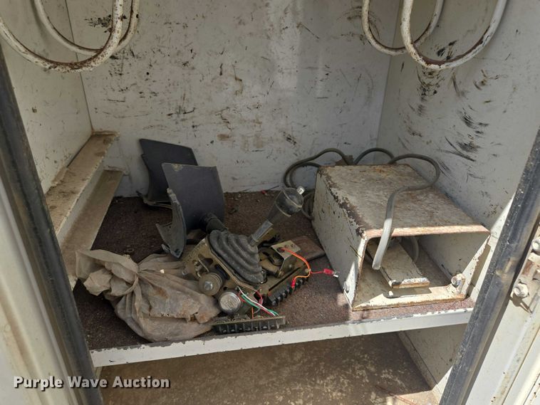 image for item EV1590 1997 Ford F800 digger derrick truck