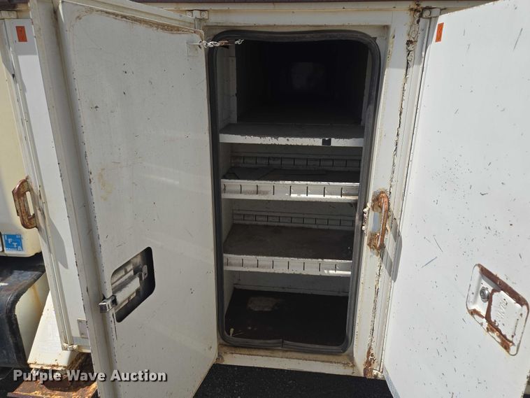 image for item EV1590 1997 Ford F800 digger derrick truck