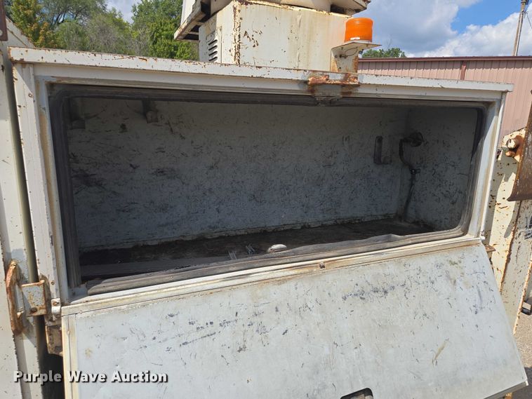 image for item EV1590 1997 Ford F800 digger derrick truck